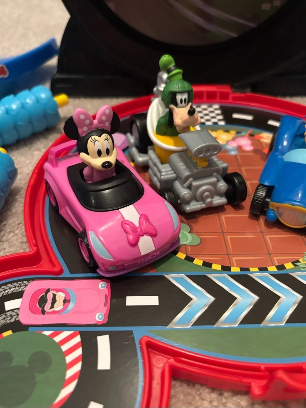 Disney Junior Mickey Mouse Stow & Go Garage Race Track Minnie Goofy Donald